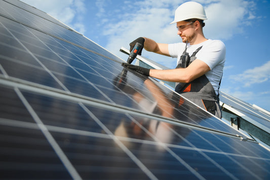 Comment un kit solaire Plug & Play peut transformer ses factures en moins de 5 ans